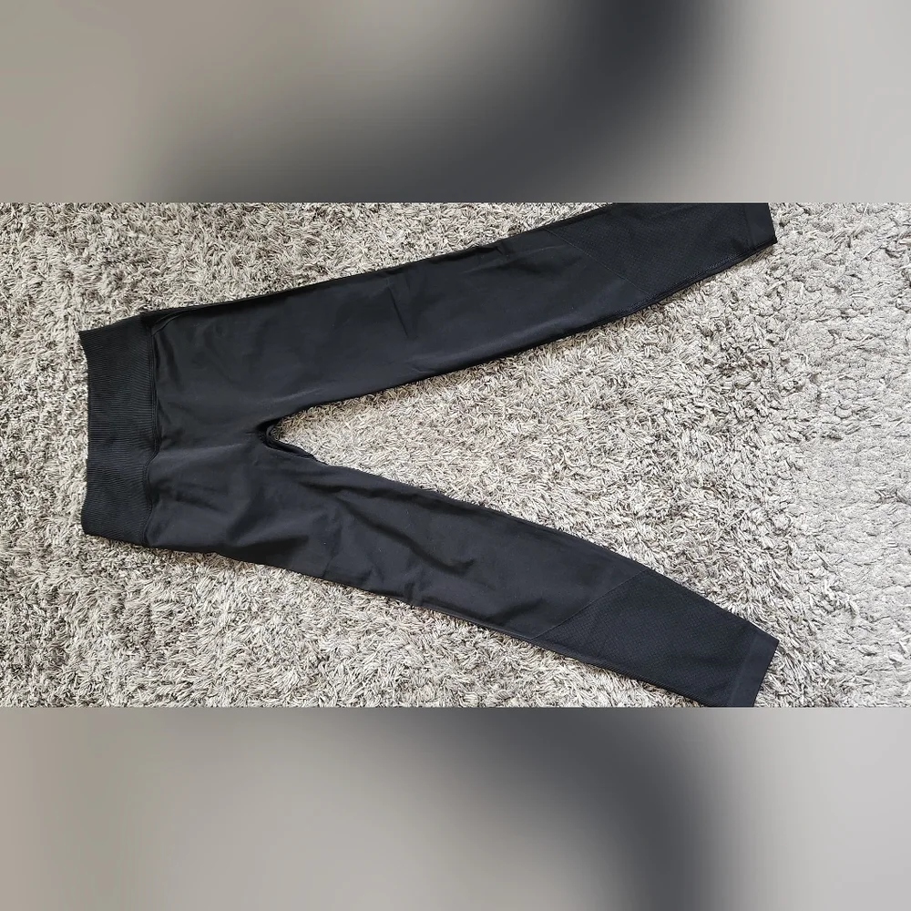 Lululemon size 2 - Picture 1 of 3
